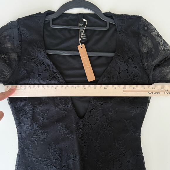 Skims Dress Small Black Lace Ultra Fine Lace Plunge V Neckline Long Sleeve Gown - Picture 10 of 12